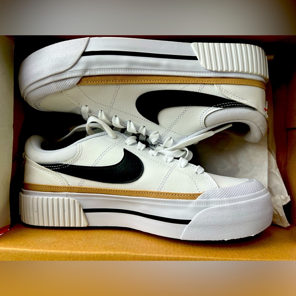 Women’s Nike Court Legacy Lift shoes